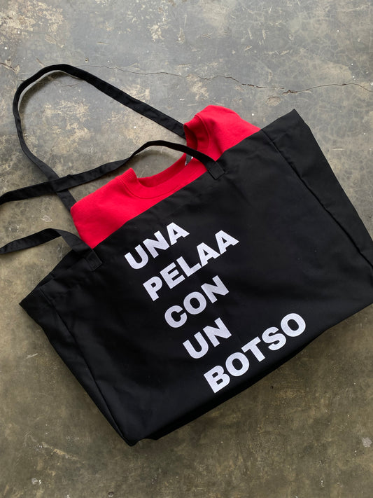 TOTE BAG PELAO CON UN BOTSO GRANDE
